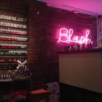 Das Foto wurde bei Blush Nail Lounge von Anne M. am 10/5/2012 aufgenommen