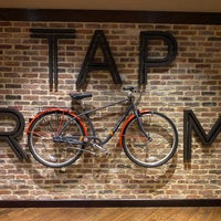 Photo prise au The Tap Room and Terrace Restaurant and Bar par Paul H. le4/18/2021