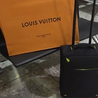 Photo taken at Louis Vuitton by 🐝Nhag “. on 10/6/2016