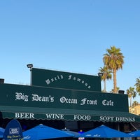 Снимок сделан в Big Dean&amp;#39;s Ocean Front Cafe пользователем Caroline K. 10/28/2022