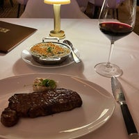 1/26/2023 tarihinde Caroline K.ziyaretçi tarafından Rare Steakhouse'de çekilen fotoğraf