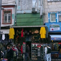 รูปภาพถ่ายที่ Efe Av Ticaret โดย Muratcan K. เมื่อ 12/30/2012