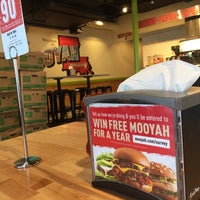 8/28/2018 tarihinde Tam G.ziyaretçi tarafından MOOYAH Burgers, Fries &amp;amp; Shakes'de çekilen fotoğraf