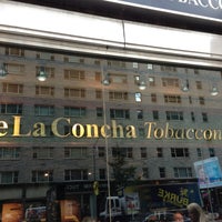 Снимок сделан в De La Concha Tobacconist пользователем Yannovich T. 11/2/2012