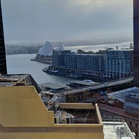 Foto diambil di Sydney Harbour Marriott Hotel at Circular Quay oleh David I. pada 7/9/2023