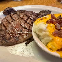 Photo taken at Texas Roadhouse by Paty G. on 4/8/2023