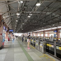 Photo taken at Yishan Road Metro Station by Shunitsu M. on 7/24/2021