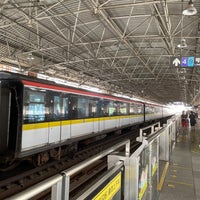Photo taken at Yishan Road Metro Station by Shunitsu M. on 9/25/2021