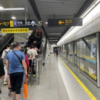 Photo taken at Yishan Road Metro Station by Shunitsu M. on 8/8/2021