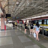 Photo taken at Yishan Road Metro Station by Shunitsu M. on 8/8/2021