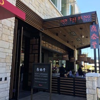 Photo taken at Din Tai Fung by Chingmin L. on 10/10/2018