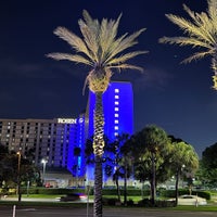 รูปภาพถ่ายที่ Rosen Plaza Hotel โดย Mark J. เมื่อ 3/18/2022