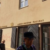 รูปภาพถ่ายที่ Gintaro muziejus-galerija | Amber Museum-Gallery โดย Hi เมื่อ 5/2/2018