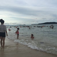 Photo taken at Bãi biển Hồng Vàn (Hong Van Beach) by Nam Nắn Nót on 6/9/2015