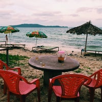 Photo taken at Bãi biển Hồng Vàn (Hong Van Beach) by Nam Nắn Nót on 6/9/2015