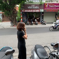 Photo taken at Cafe+Bún Bề Bề Văn Miếu by Nam Nắn Nót on 6/25/2021