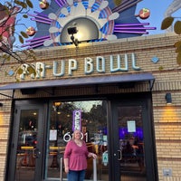 10/21/2022 tarihinde Diane W.ziyaretçi tarafından Pin-Up Bowl'de çekilen fotoğraf