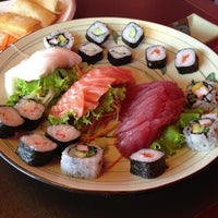 Foto diambil di Zensei Sushi oleh Eduardo G. pada 10/11/2012