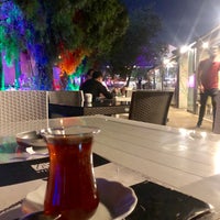 Das Foto wurde bei Stone Age Cafe &amp;amp; Restaurant von ibrahim Ş. am 8/25/2019 aufgenommen
