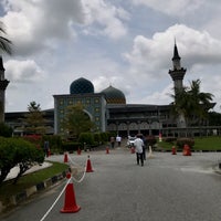 Photo taken at Masjid KLIA (Sultan Abdul Samad Mosque) by keri on 10/20/2023