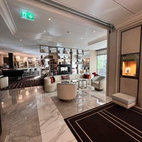 Foto diambil di Hotel Bristol Geneva oleh 👾 pada 11/20/2022