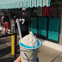 Foto tirada no(a) Curly&amp;#39;s Ice Cream &amp;amp; Frozen Yogurt por Annie P. em 4/14/2018