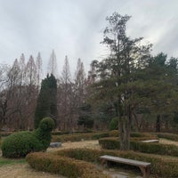 Photo taken at Mulhyanggi Arboretum by Hanjin L. on 12/4/2022