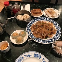 5/13/2017 tarihinde Michael T.ziyaretçi tarafından Dragon Court Chinese Restaurant'de çekilen fotoğraf
