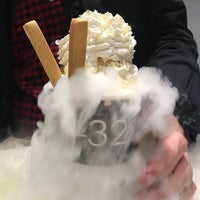 Photo prise au -321° Ice Cream Shop par kat r. le4/20/2018