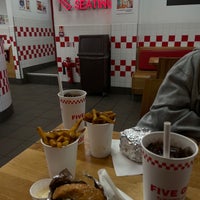 Photo taken at Five Guys by XM .. on 7/5/2022