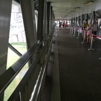 Photo taken at ARL-MRT Skywalk by Wuth-Phan A. on 2/25/2018