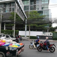 Photo taken at Huai Khwang Intersection by Wuth-Phan A. on 8/24/2019
