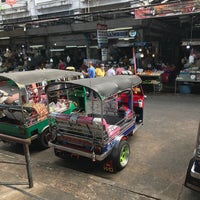 Photo taken at Huay Khwang Market by Wuth-Phan A. on 1/2/2023