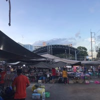 Photo taken at Din Daeng Market by Wuth-Phan A. on 6/20/2022