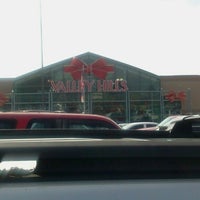 รูปภาพถ่ายที่ Valley Hills Mall โดย Michaela S. เมื่อ 12/8/2012