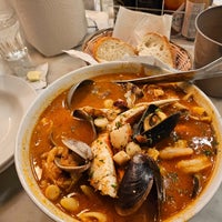 Снимок сделан в Sotto Mare Oysteria &amp;amp; Seafood Restaurant пользователем ChangIn L. 11/5/2023