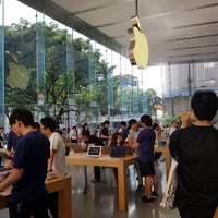 Photo taken at Apple Omotesando by Heesung L. on 7/2/2017