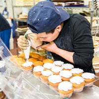 Foto diambil di La Gran Via Bakery oleh La Gran Via Bakery pada 4/4/2017