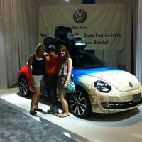 รูปภาพถ่ายที่ Volkswagen Showroom at the State Fair โดย Melissa H. เมื่อ 9/28/2012