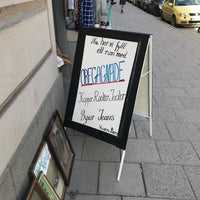 Стокгольм магазин приколов. Духи класса а. Слайд touch designer. Психоделические рисунки. Старые кнопочные телефоны.