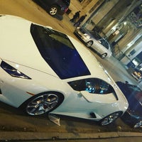 3/18/2016에 Stefan S.님이 Lamborghini Chicago에서 찍은 사진