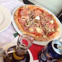 Foto tirada no(a) Sempre Pizza e Vino por Vika R. em 8/11/2015