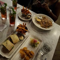 Photo taken at Earls Restaurant &amp;amp; Bar by Mi S. on 9/26/2017
