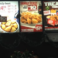 รูปภาพถ่ายที่ KFC โดย Shawna Y. เมื่อ 12/21/2012