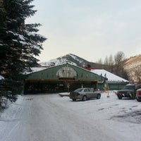 Foto tomada en Evergreen Lodge at Vail  por Frank K. el 12/12/2012