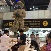 Photo taken at Thai Airways (TG) Staff (NRSA/SA) Check-in by Nam N. on 8/7/2017