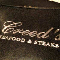 Foto scattata a Creed&amp;#39;s Seafood &amp;amp; Steaks da Michael L. il 2/16/2013