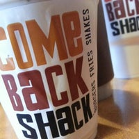 รูปภาพถ่ายที่ Come Back Shack โดย Robert M. เมื่อ 12/27/2012