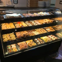 4/15/2019에 Nicholas K.님이 YoYo Donuts &amp;amp; Coffee Bar에서 찍은 사진