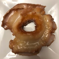 2/19/2018에 Nicholas K.님이 YoYo Donuts &amp;amp; Coffee Bar에서 찍은 사진